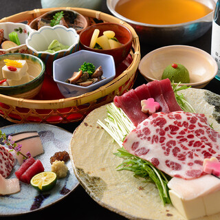 こだわりの逸品をフルコースで味わう。特別なハレの日にも最適。
