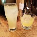 イルピアット - リモンチェッロ（左：ソーダ割、右：ロック）