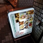 イルピアット - 通りの看板