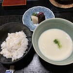 山ばな平八茶屋 - 名物のとろろ飯