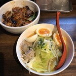駿 - ハーフ丼 ハーフ水炊きラーメンセット 900円