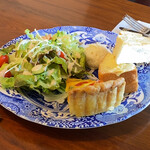 西洋茶館 - 野菜とベーコンのキッシュ