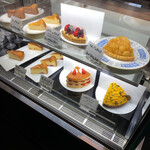 西洋茶館 - 入り口横のショーケース