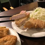 BAR & GRILL BURGER CHOP STEAK HAMBURGER - 信州吟醸豚ローストンカツ