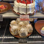 ブラッスリー・バーゼル - このモンブランの半分をいただきました。
      栗の香りが上品