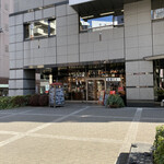 ブラッスリー・バーゼル - 外からは中があまり見えないところがいいのかも。