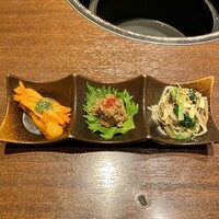 炭火焼肉 ふちおか - ナムルとキムチ盛り合わせ