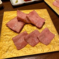 炭火焼肉 ふちおか - 薄切りタン・厚切りタン 