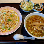 中国菜館 花梨 - 五目炒飯と醤油ラーメン 850円