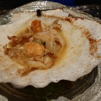 鉄板焼 やまなみ - 殻付帆立貝の鉄板焼