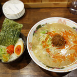 博多拉担麺 まるたん 姪浜店