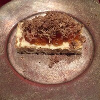 野嵯和 - パンにエシレバターを塗って、いくらと白トリュフを乗せて