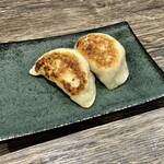 中国菜 KHAOS - 糸島豚の北京風焼き餃子 よだれ鶏のソースを付けて