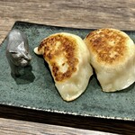 中国菜 KHAOS - 糸島豚の北京風焼き餃子 よだれ鶏のソースを付けて