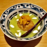 赤坂 藤田 - 蓮根と里芋の饅頭の雲丹のせ 臼井豆のすり流し