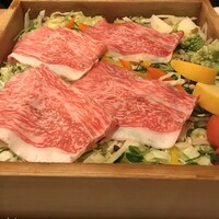 銀座しゃぶ通 マロニエゲート店 - ・黒毛和牛4種の部位のしゃぶしゃぶ（ざぶとん・リブロース・もも・ランプなど）計160ｇ
                  