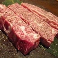 SATOブリアン 本店 - 厚切り上ハラミ2,079円也。厚切り初体験。こりゃええわ。うまい食べ方教えてもろた