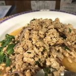 ジャイタイ 沖縄美浜店 - 鶏のラープかな？