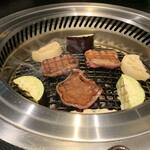 京松蘭 - タンとお野菜焼いてます