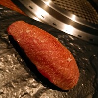 個室焼肉ITADAKI 馬車道 - ともさんかくの炙り寿司