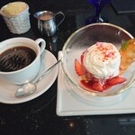 天空LOUNGE TOP of TREE - 苺とホワイトチョコレートのパルフェ