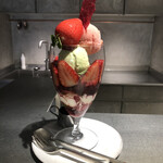 PATISSERIE ASAKO IWAYANAGI - パルフェビジュー フレーズ 3,850円（税込）