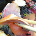 海鮮料理　魚盛 - 2012.4.21　ひとつひとつがかなり厚い。他店海鮮丼店の2倍から3倍はある