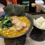 家系ラーメン クックら - 麺固め油多め海苔増し