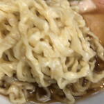 中華そば 梟 - 平打ち縮れ麺(手ブレ)