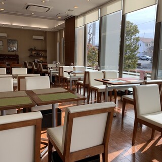 The restaurant can reserved for up to 40 people while seated, allowing you to enjoy your meal in a relaxed manner!