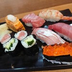 め組鮨 - まぐろ赤身・中トロ・イナダ・海老・いくら・玉子・鉄火とカッパの巻物