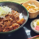美酒人路まるゆう - 飛騨牛スジ煮込み丼(ランチ)