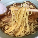 千成飯店 - 中細のやや縮れ麺。
            
            この汁にはあってる。
            
            