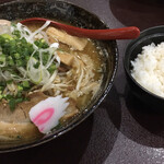 北海道ラーメン 温 - 味玉味噌ラーメン890円と無料の半ライス