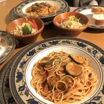 Karudo - トマトズッキーニ(ランチメニュー)サラダ、パン付き