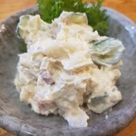 八丈島 - ポテサラにもわさび菜が付いてくる