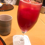 日本料理 都万麻 - 赤紫蘇ソーダ