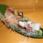 鮮魚旬菜 吉 - 本日の天然魚の造り