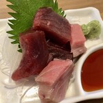 Tachinomi Sakaba Tsuduraya - 「まぐろ刺身」380円也＋税。