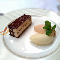 レストラン アラジン - 栗のケーキと栗の花の蜂蜜アイスクリーム