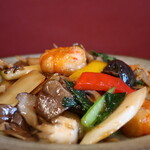 中華食堂まんぷく亭 - えび、うど、まいたけ豆板醤炒めアップ