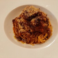 オステリア ガウダンテ 大阪駅前第4ビル店 - 大きな和牛の塊肉に牛すじや香味野菜を使ったラグーソース、程よいコシの自家製タリオリーニが完璧なハーモニー