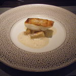 レストラン ラ フィネス - お魚料理：大分県産　天然ヒラメのロースト　レモン風味のソース　福知山の筍を添えて