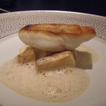 レストラン ラ フィネス - お魚料理：大分県産　天然ヒラメのロースト　レモン風味のソース　福知山の筍を添えて