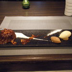 レストラン ラ フィネス - デセール：チョコレート風味のクグロフ・ペルデュ　キャラメルソース　バニラのアイスクリーム添え