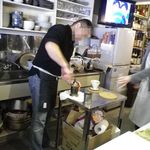 シロクマ食堂 - 「手動」のミルで豆を挽いてくれます