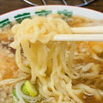 伊藤商店 - 麺は喜多方系の平打ち縮れ麺です♫