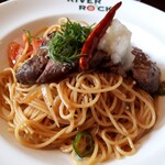 グリルカフェ RIVER ROCK - たまり醤油のしそおろしステーキパスタ(1100円)