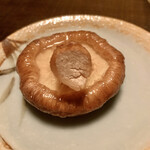 燗アガリ はなれ - 月夜野産どんこ椎茸 これは美味しい‼肉厚です椎茸の香りがいい。 椎茸の茎を手でもっていただきます。茎も焼いて食べたかったな。
