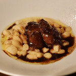 レストランユニック - 真牡蠣と白インゲンの赤ワイン煮